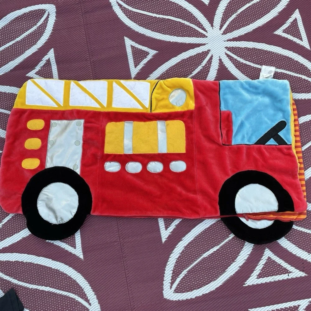BATTAT VINTAGE FIRE TRUCK KIDS SLEEPING BAG